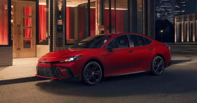У новой Toyota Camry XV80 появилась черная спортверсия ФОТО