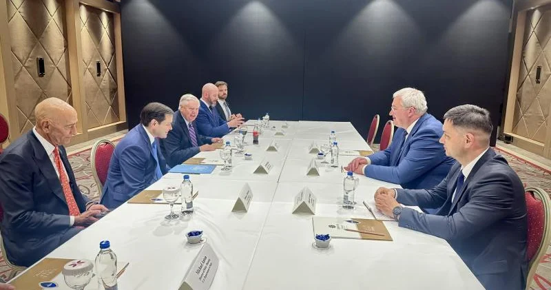 Ukrayna XİN başçısı ilə Dövlət katibi Türkiyədə görüşüblər Moskva sülhü rədd etməyin əvəzinin olduğunu başa düşməlidir