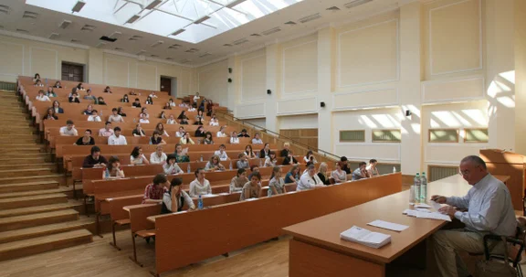 Rusiya Dövlət Duması universitetlərdə ödənişli yerlər üçün kvotalar haqqında qanun layihəsini təsdiqləyib