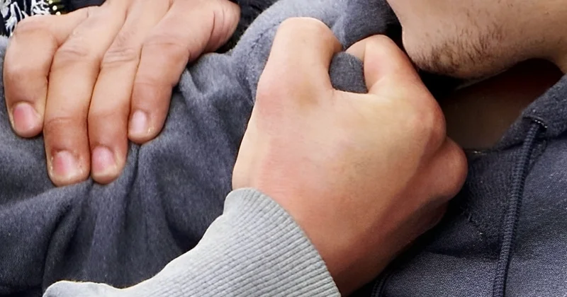 Vəzifəli şəxs küçədə vətəndaşı döydü TƏFƏRRÜAT