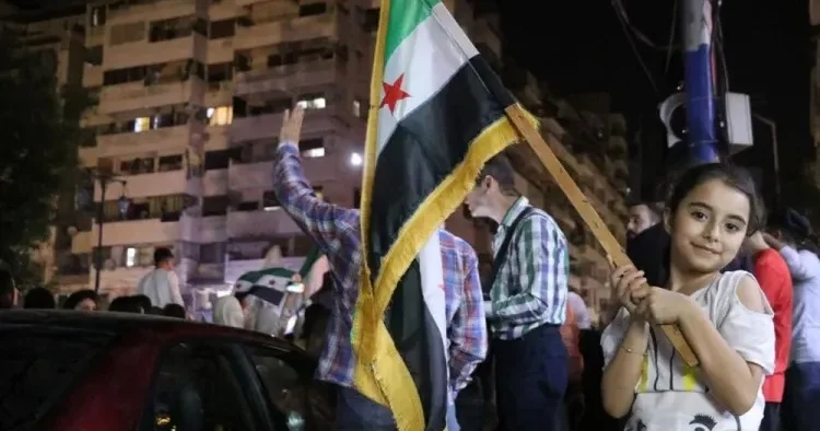 Trampın sanksiyaların qaldırılacağını deməsindən sonra suriyalılar küçələrə axışdı