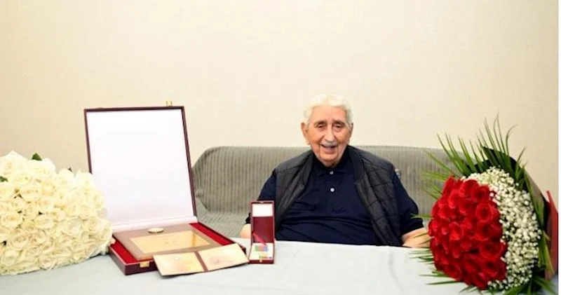 Arif Babayevə Heydər Əliyev Mükafatı təqdim olundu Foto