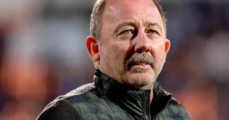Sərgən Yalçın Qalatasaray ı nəyə görə tənqid etdi?