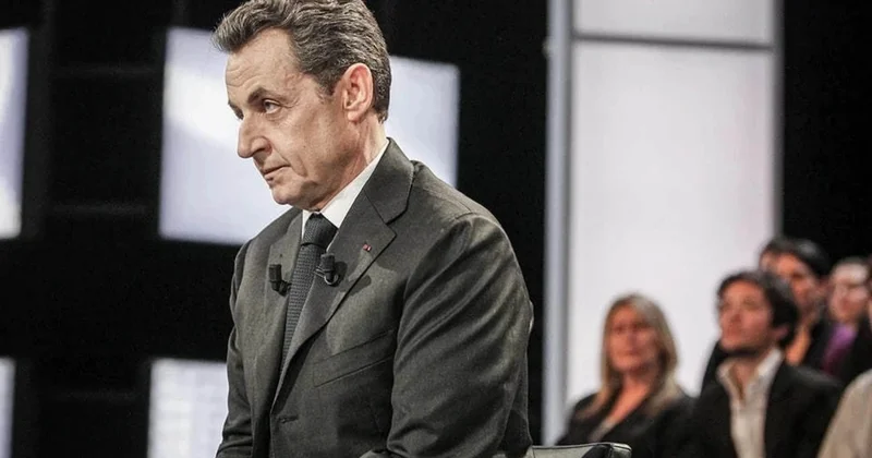 Sarkozi elektron qolbaqdan azad edilib