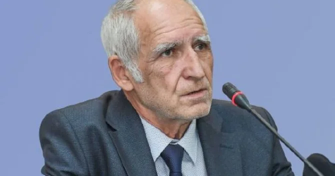 “Repetitorluq labirintdən çıxara bilmədiyimiz məşğulluq...” Nadir İsrafilov