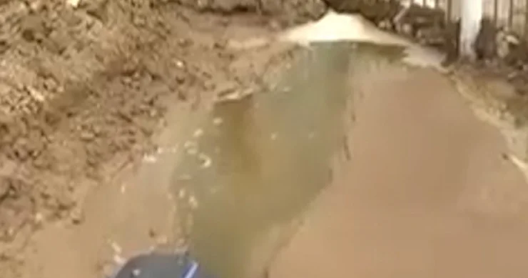 Sulutəpəni üfunət götürüb, çirkab suları küçəyə axıdılır VİDEO