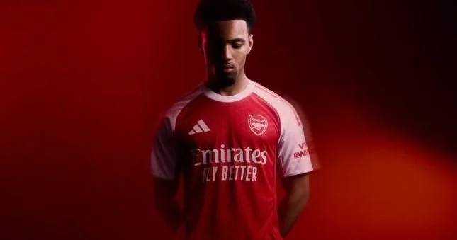 Arsenal növbəti mövsüm bu formalarla oynayacaq Şəkillər