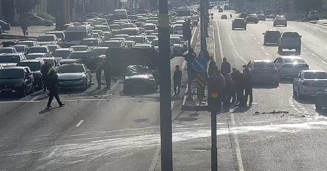 Babək prospektində qəza Sıxlıq yarandı