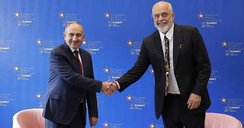 Paşinyan albaniyalı həmkarı ilə Azərbaycanla sülh sazişinin imzalanmasının əhəmiyyətindən danışıb