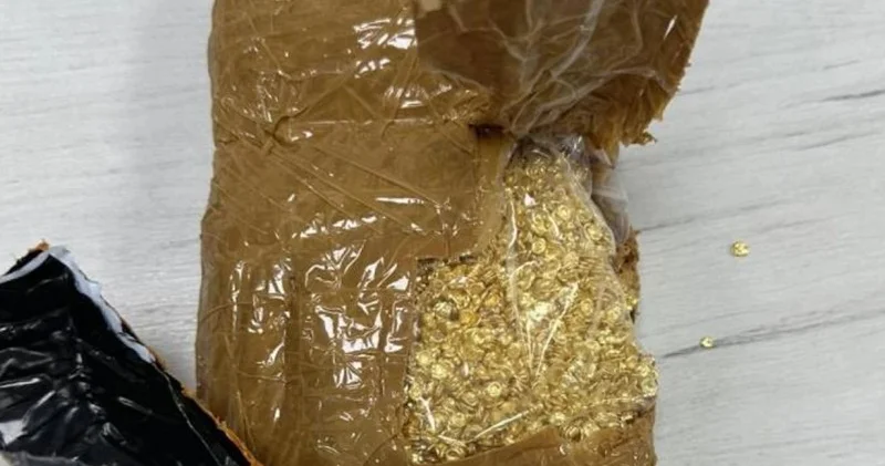 Sürücülər gövdələrinə 4,5 kiloqram qızıl gizlətdilər