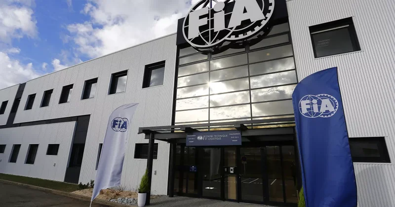 FIA снизила штраф гонщикам за нецензурную лексику