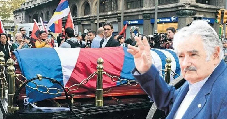 Latın Amerikası dünyanın ən kasıb prezidentinə yas saxlayır