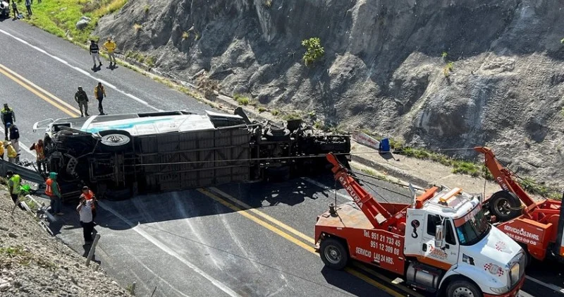 Meksikada ağır yol qəzası 21 ölü
