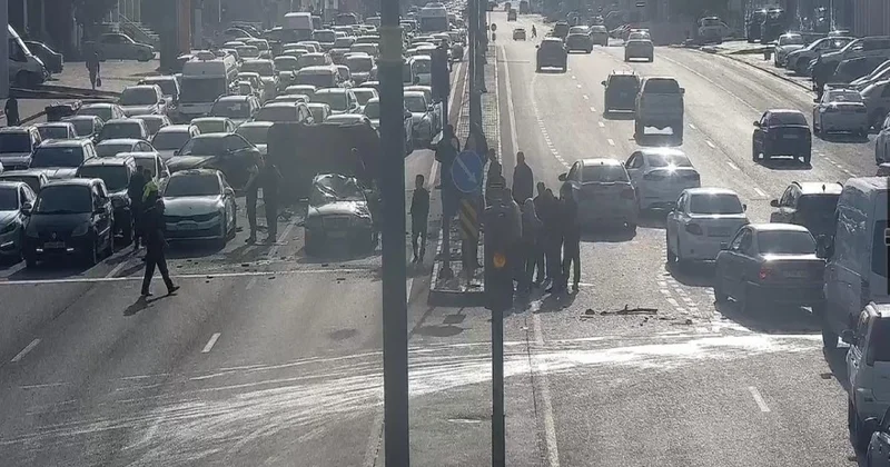Из за ДТП в Баку возник дорожный затор
