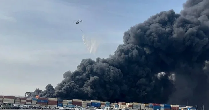 Ночной пожар в стратегическом порту Ирана: доступ в Раджаи закрыт