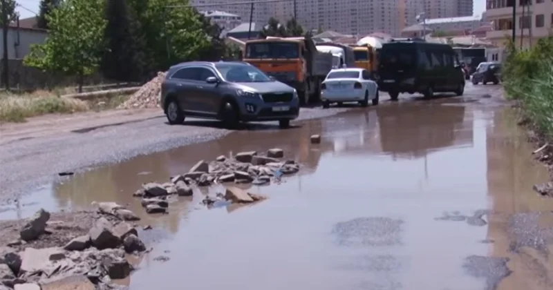 “Tıxacın sonu görünmür, yolu düzəldən yoxdur, bezmişik” Video