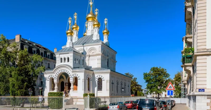 В Женеве неизвестный разбил старинный витраж русского собора