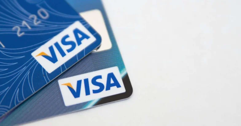 Tramp Çin səfərində Visa nın bazara çıxışını müzakirə etdi