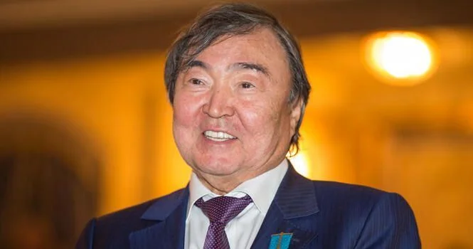 Prezident Qazaxıstanın Xalq yazıçısını təbrik etdi