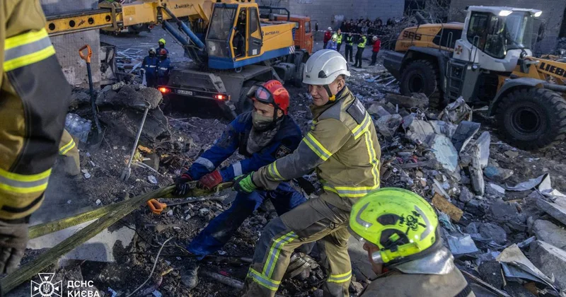 24 nəfərin həyatını itirdiyi hücumdan geriyə qalanlar... FOTO/VİDEO