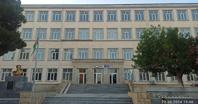 Şagirdə klinikada karset qoyuldu: 233 nömrəli məktəbdə nə baş verir? KONKRET