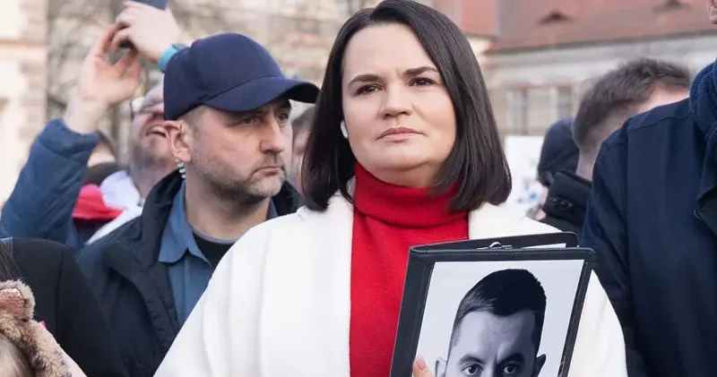 Tixanovskaya Trampın nümayəndəsi ilə danışdı, Belarusda proqramçıya 5 il həbs verildi BBC