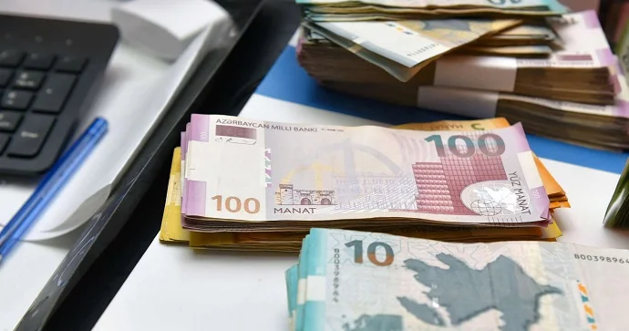 Hüquqi şəxslərin depozitləri 7% azalıb
