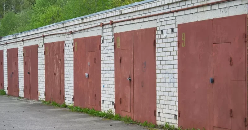 Россияне начали переселяться в гаражи: ПРИЧИНА