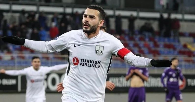 Emin Mahmudov “Neftçi”dən gedir?