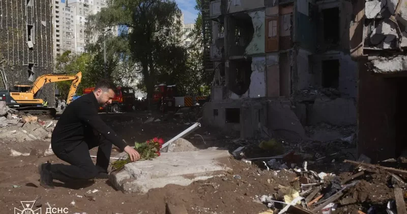 Зеленский: Российский удар по жилому дому в Киеве унес жизни 24 человек ФОТО