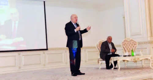 Sumqayıtda Xalq yazıçısı ilə görüş