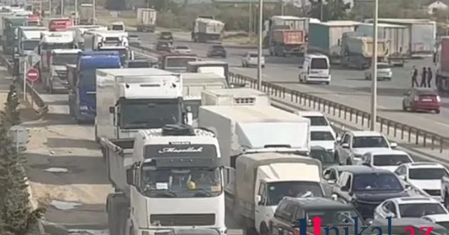 Yolun çökməsi uzun tıxac yaratdı VİDEO