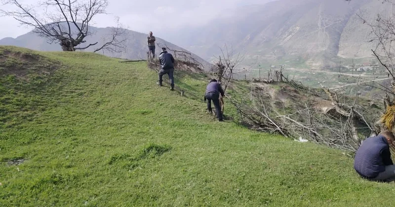 “Bura mənimdi, qağa, görmürsən hasara almışam?”