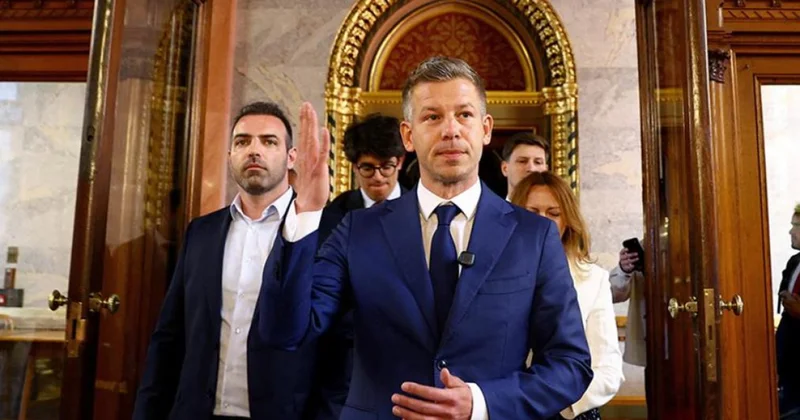 Мадьяр открыл для экскурсий офис Орбана ФОТО