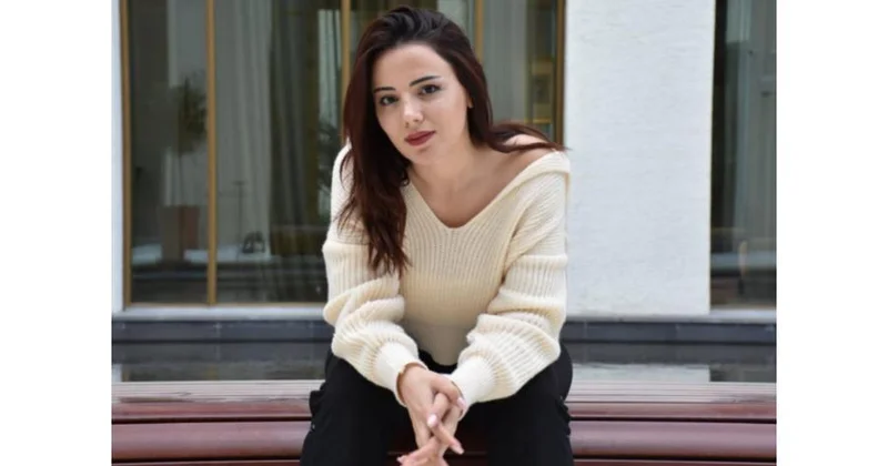 Rəng deyil mavi Aytac Sahəd yazır