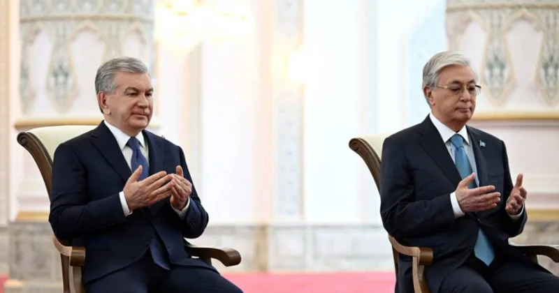 Qazaxıstan və Özbəkistan liderləri Türküstanda yeni məscidi ziyarət ediblər
