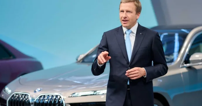 35 il sonra BMW dəki vəzifəsindən getdi