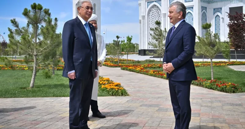 Президенты Казахстана и Узбекистана смотрели новую мечеть Туркестана