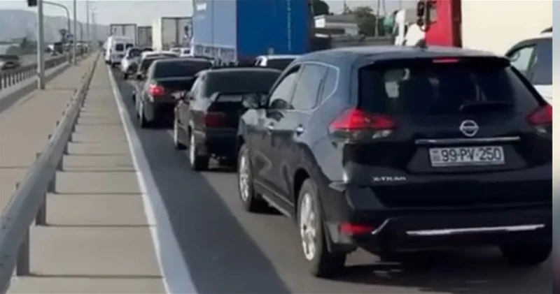 Обрушение моста на трассе Баку Алят вызвало крупную пробку ВИДЕО ОБНОВЛЕНО