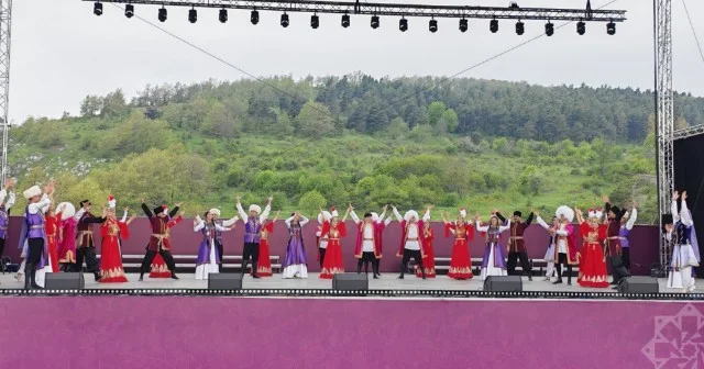 Cıdır düzündə musiqi və rəqs bayramı FOTOLAR