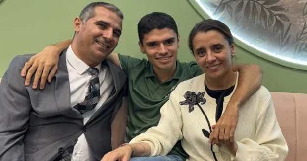 “Dayanacaqda düşüb hönkür hönkür ağladım” Autizmə təhsillə qalib gələn ailə