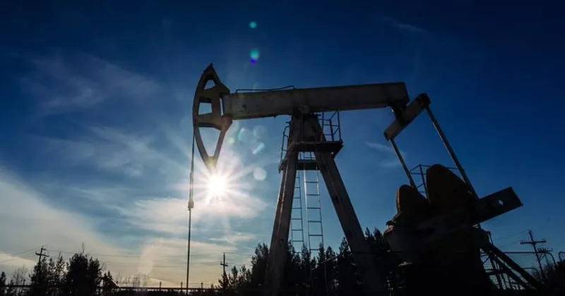Capital Economics: Цены на нефть превысят 150 долларов за баррель при затягивании войны в Иране