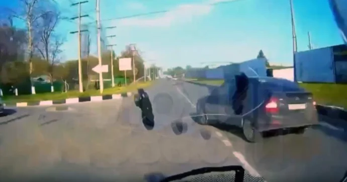 Qayda pozan motosiklet sürücüsü ağır yol qəzasında öldü VİDEO