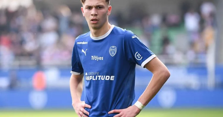 Mançester Siti 19 yaşlı vingeri transfer edir