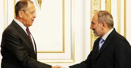 Lavrov Paşinyanın qərarını kədərli adlandırıb