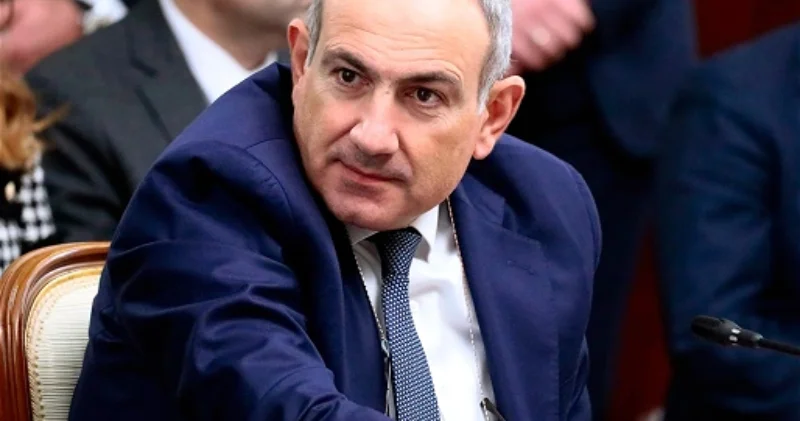 Пашинян назвал Самвела Карапетяна безмозглым иностранным шпионом