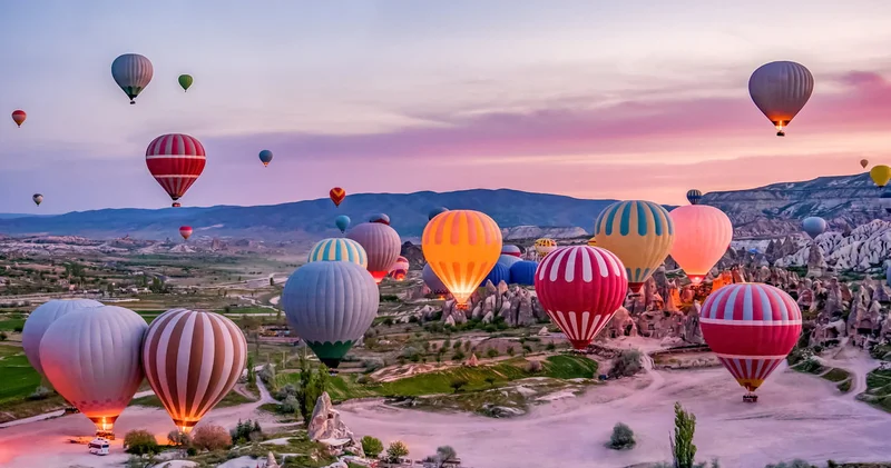 Türkiyədə hava balonu yer çırpıldı Ölən var