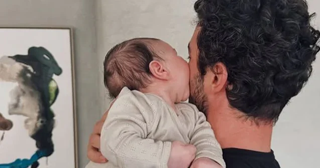 Pınar ilk dəfə oğlunun üzünü göstərdi Fotolar