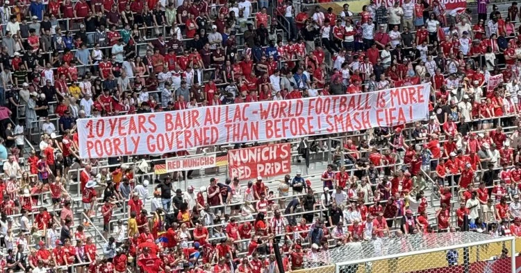 Futbol əvvəldən də pis idarə olunur! FİFA cəhənnəmə getsin! Bavariya azarkeşlərindən pankart