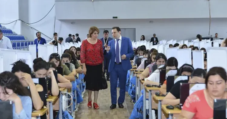 Müəllim olmaq istəyənlərin NƏZƏRİNƏ imtahanın test mərhələsi başlayır